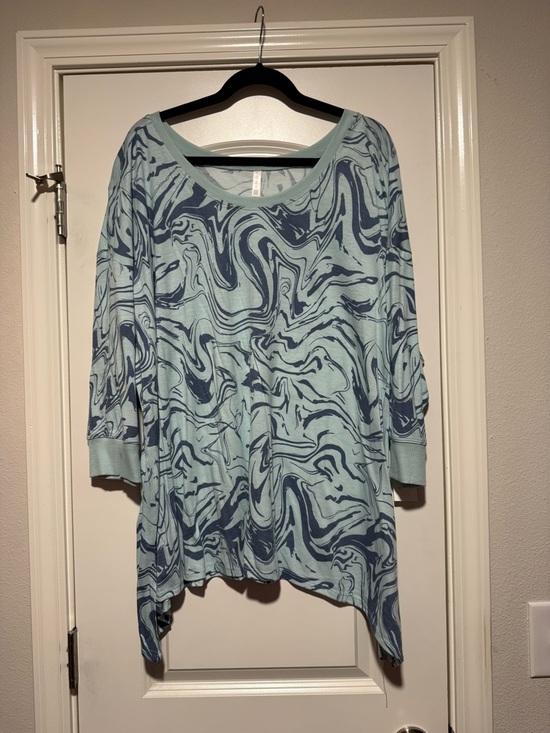 LuLaRoe Tops - LuLaRoe Light Blue & Navy Marble-Print Tunic